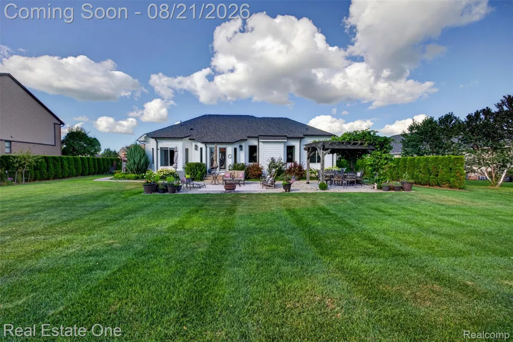1537 Glass Lake Circle Oxford Charter Township, MI 48371