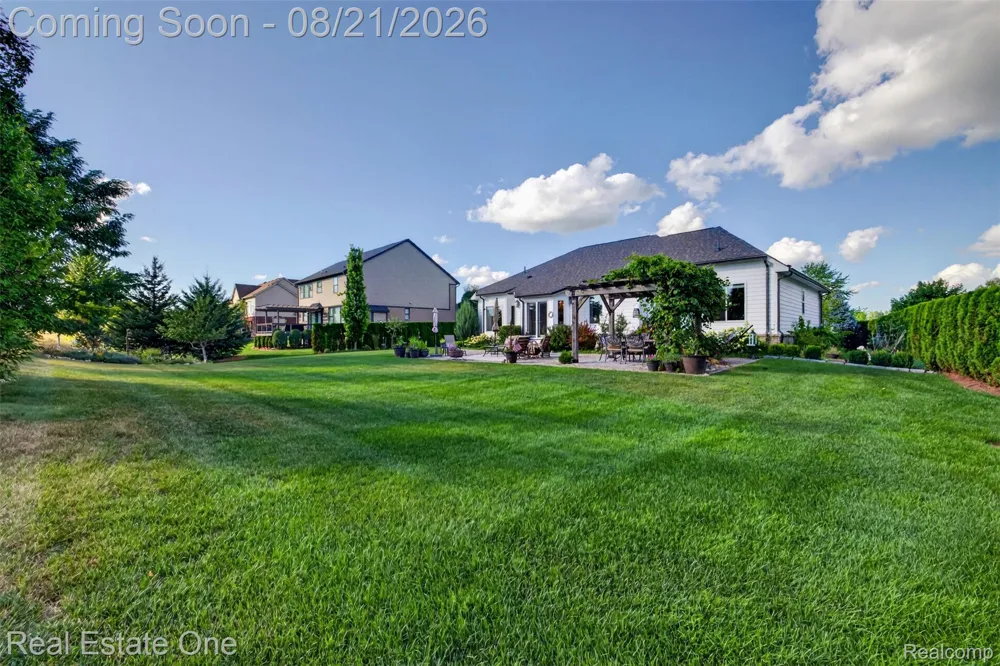 1537 Glass Lake Circle Oxford Charter Township, MI 48371