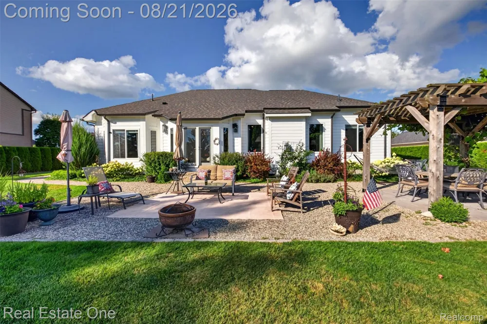 1537 Glass Lake Circle Oxford Charter Township, MI 48371