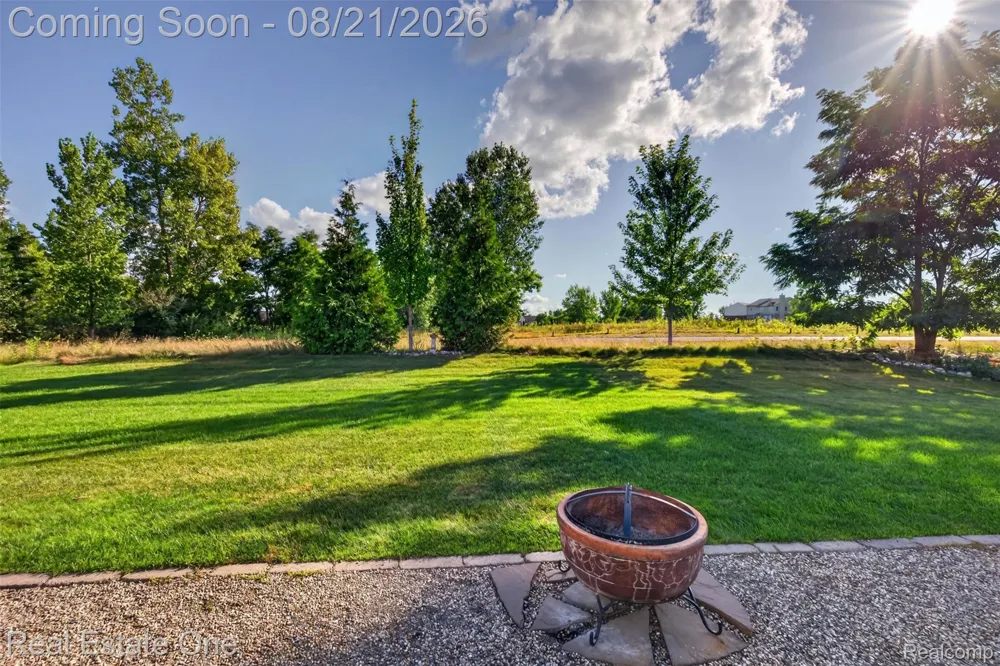 1537 Glass Lake Circle Oxford Charter Township, MI 48371