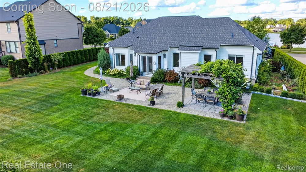 1537 Glass Lake Circle Oxford Charter Township, MI 48371