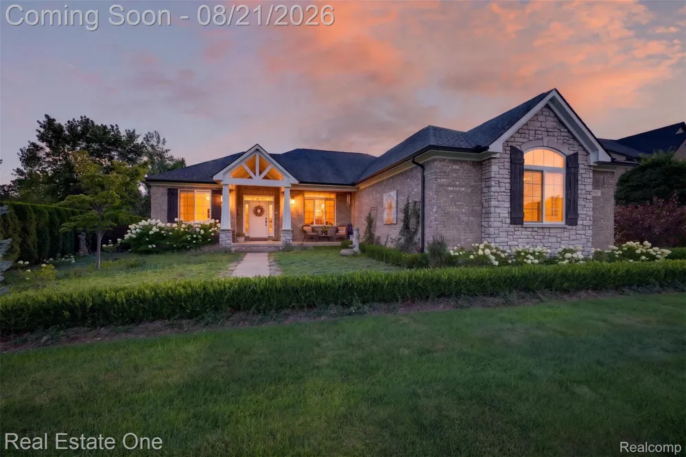 1537 Glass Lake Circle Oxford Charter Township, MI 48371