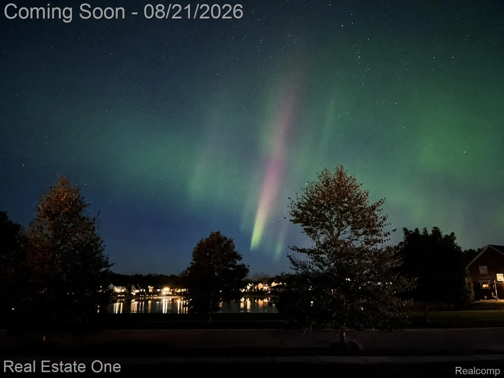 1537 Glass Lake Circle Oxford Charter Township, MI 48371