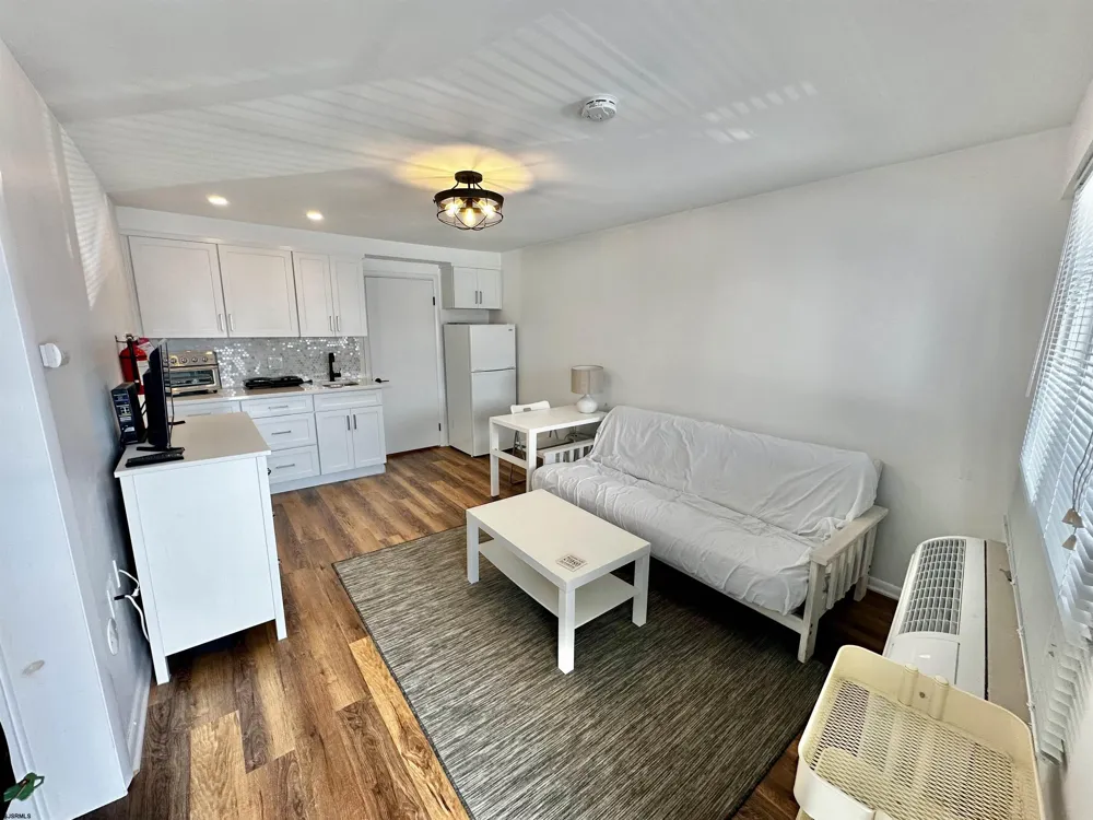 9105 Atlantic Ave Margate, NJ 08402