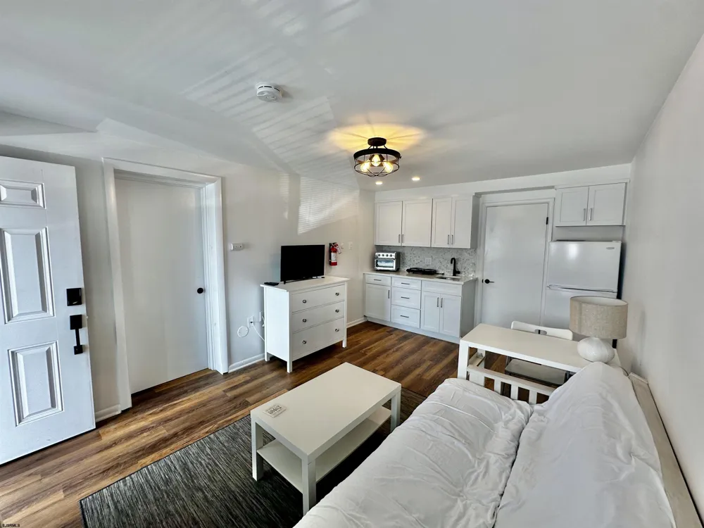 9105 Atlantic Ave Margate, NJ 08402