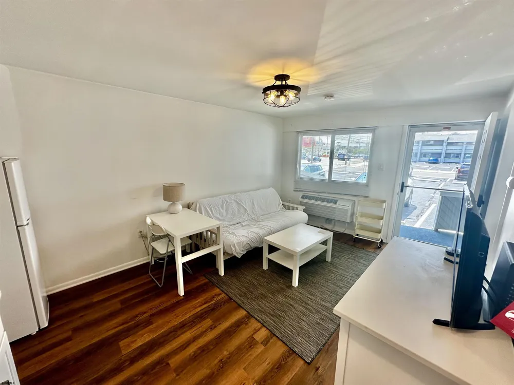 9105 Atlantic Ave Margate, NJ 08402