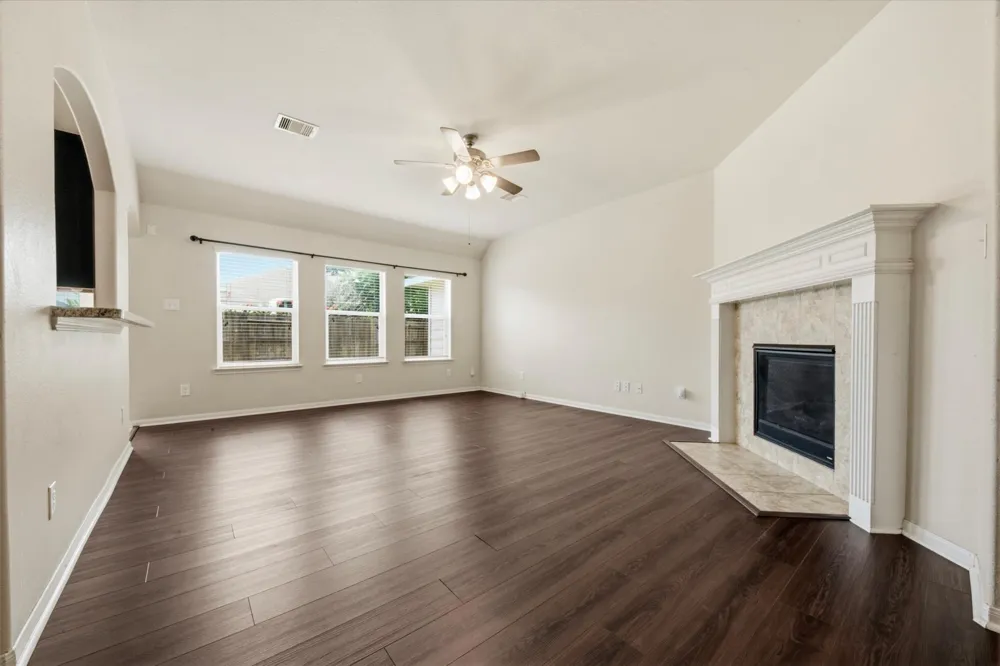 1284 Pinto Pass Alvin, TX 77511