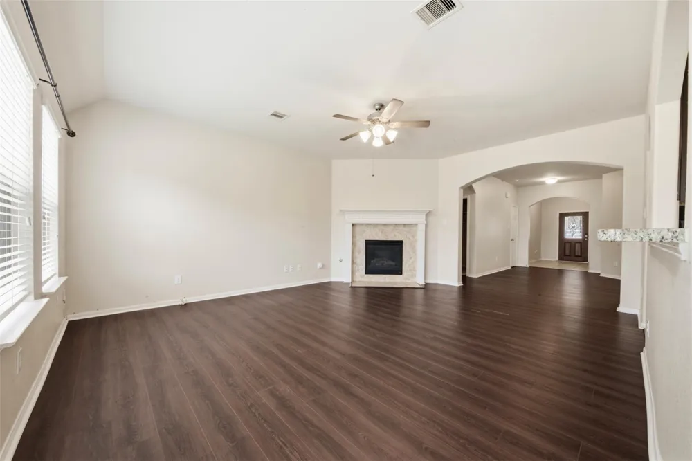 1284 Pinto Pass Alvin, TX 77511