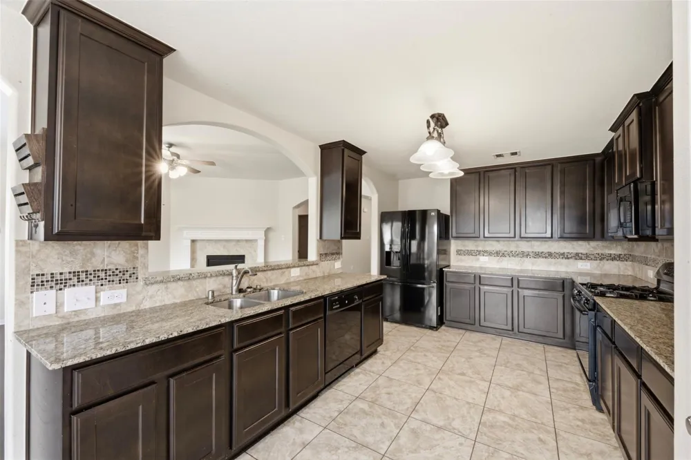 1284 Pinto Pass Alvin, TX 77511