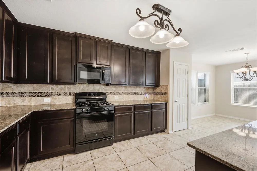1284 Pinto Pass Alvin, TX 77511