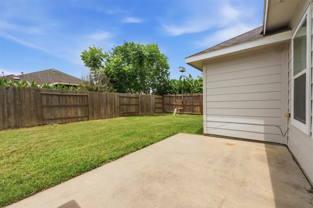 1284 Pinto Pass Alvin, TX 77511