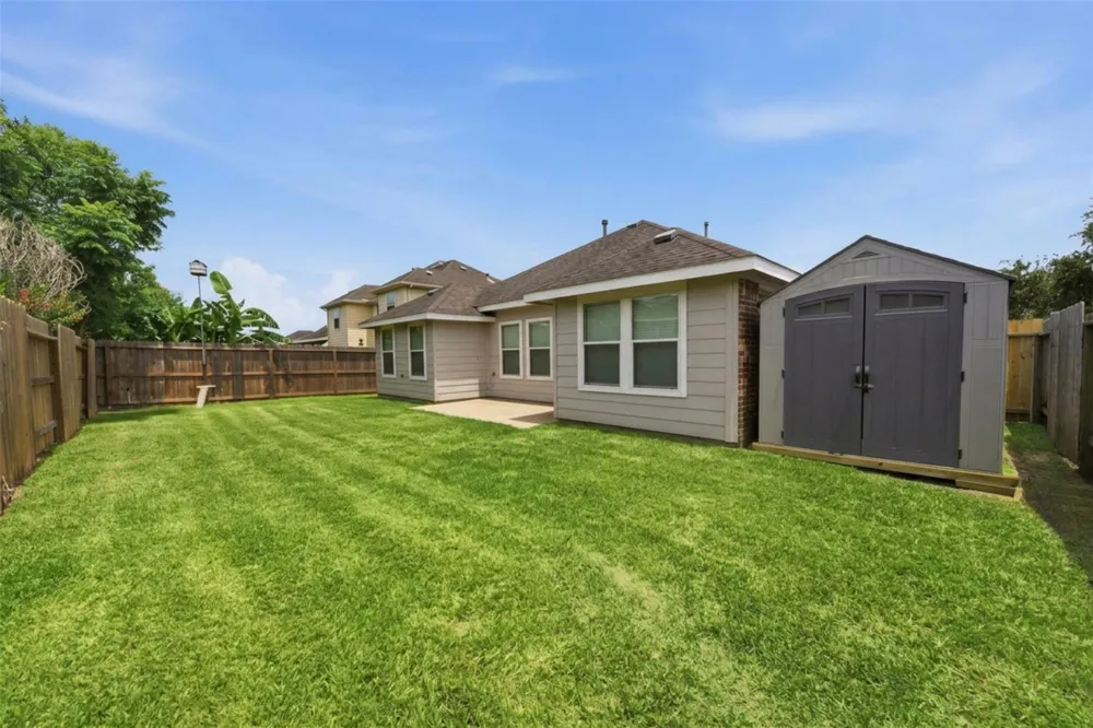 1284 Pinto Pass Alvin, TX 77511