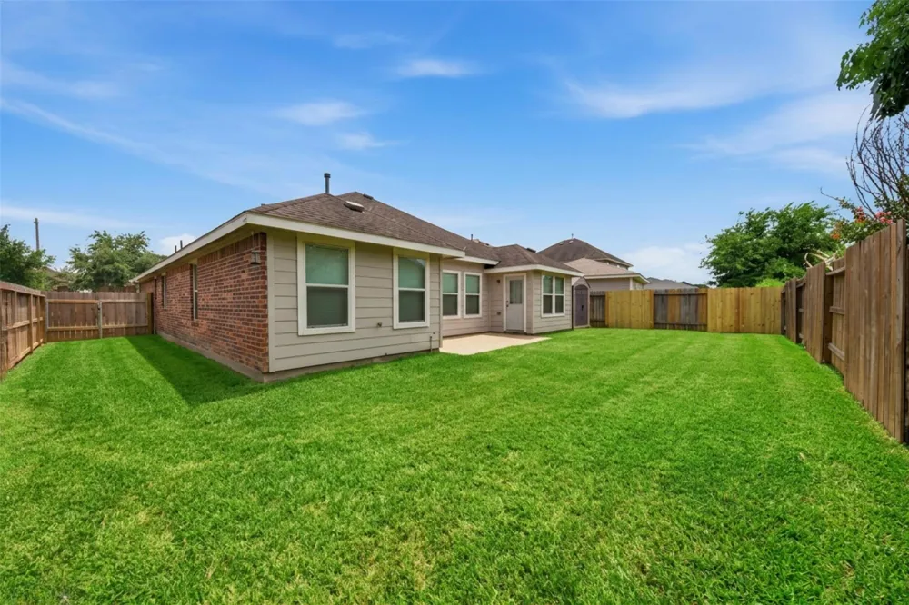 1284 Pinto Pass Alvin, TX 77511