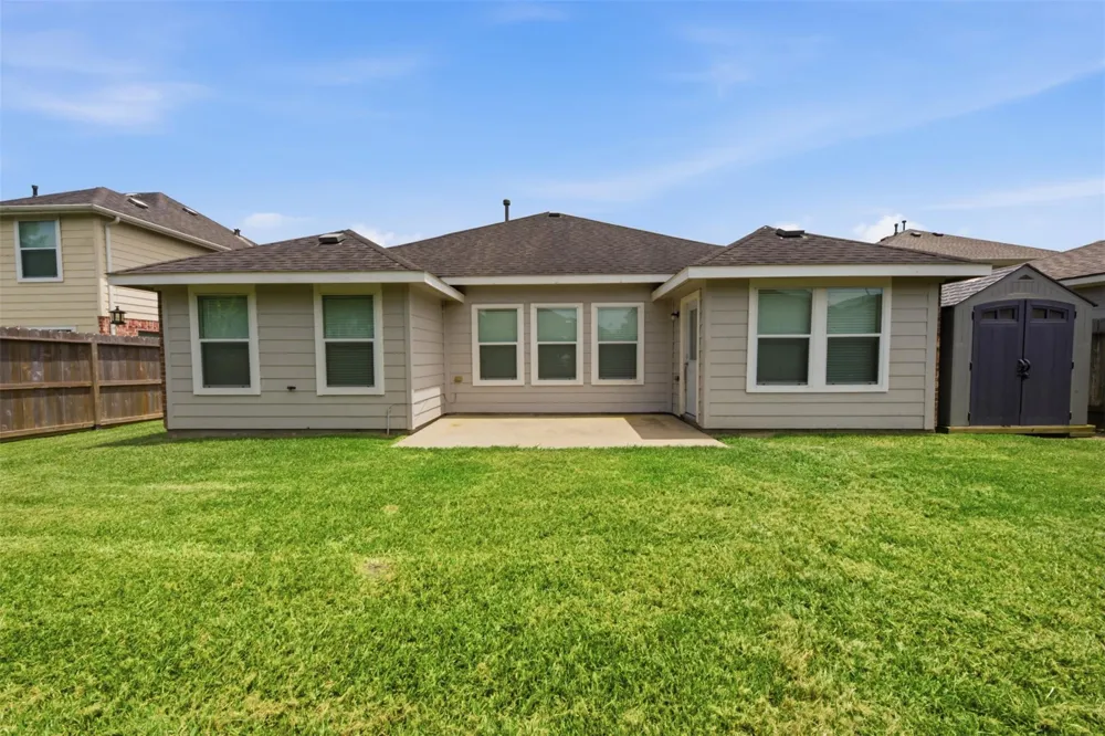1284 Pinto Pass Alvin, TX 77511