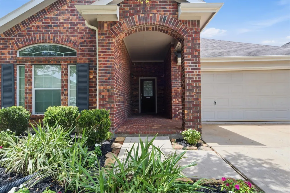 1284 Pinto Pass Alvin, TX 77511