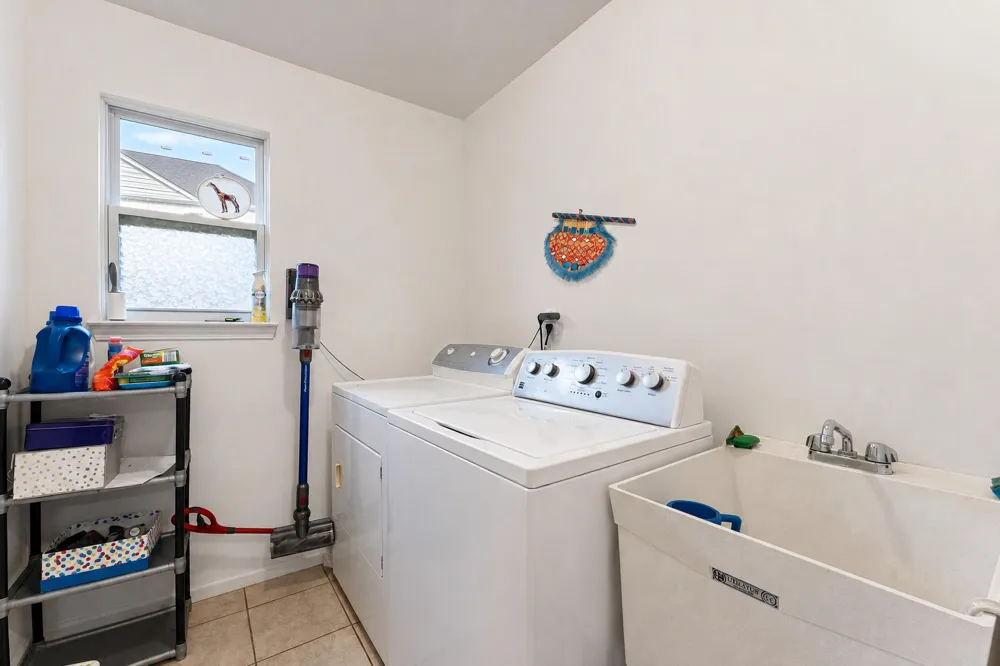 26626 Lakepointe Drive Taylor, MI 48180