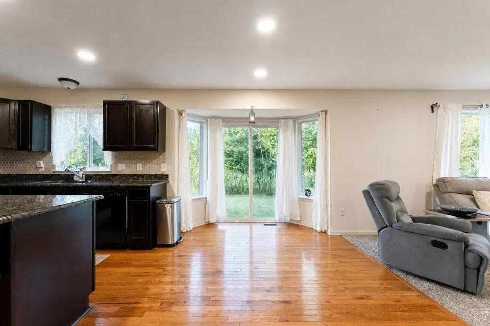 26626 Lakepointe Drive Taylor, MI 48180