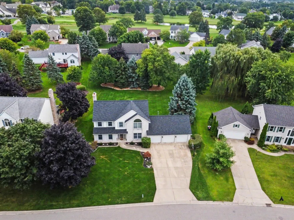1444 Penncross Drive SE Caledonia, MI 49316