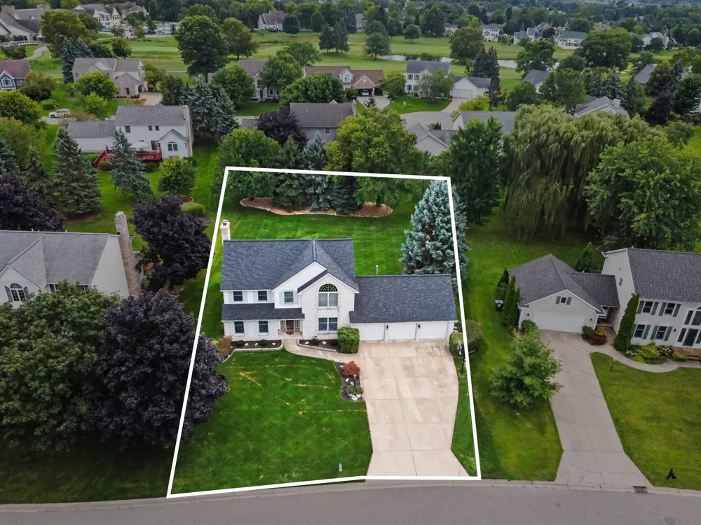 1444 Penncross Drive SE Caledonia, MI 49316