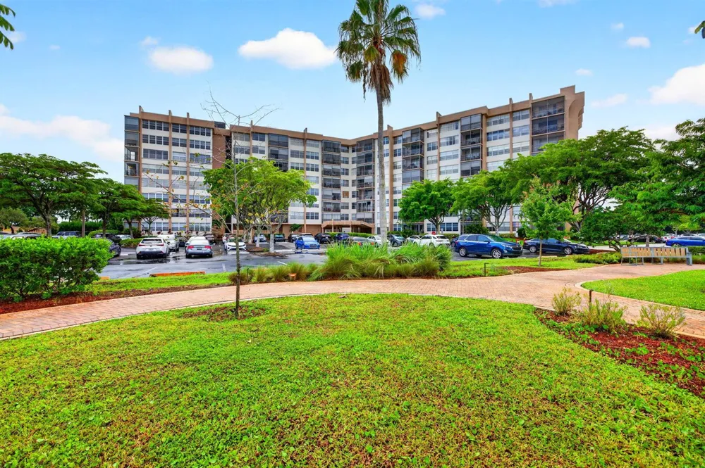 1100 St Charles Place #PH3 Pembroke Pines, FL 33026