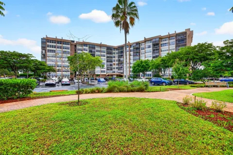 1100 St Charles Place #PH3