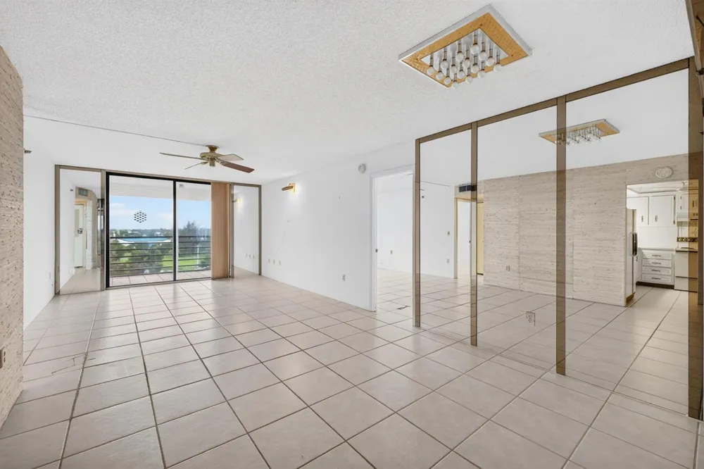 1100 St Charles Place #PH3 Pembroke Pines, FL 33026