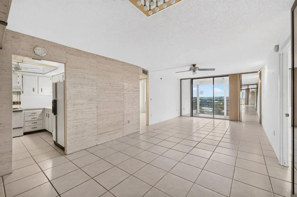 1100 St Charles Place #PH3 Pembroke Pines, FL 33026
