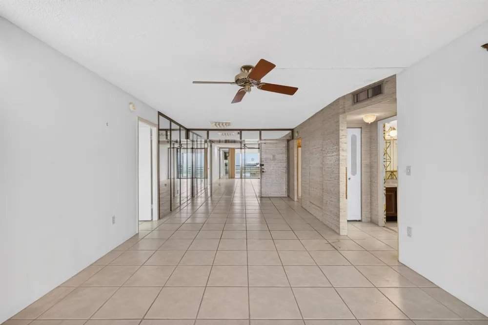1100 St Charles Place #PH3 Pembroke Pines, FL 33026
