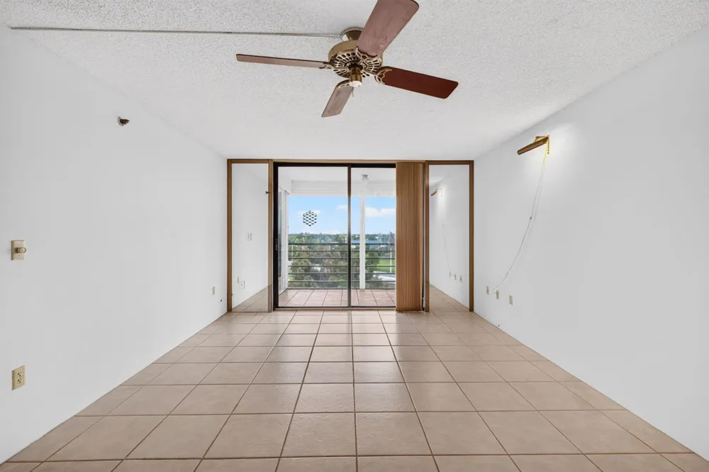 1100 St Charles Place #PH3 Pembroke Pines, FL 33026