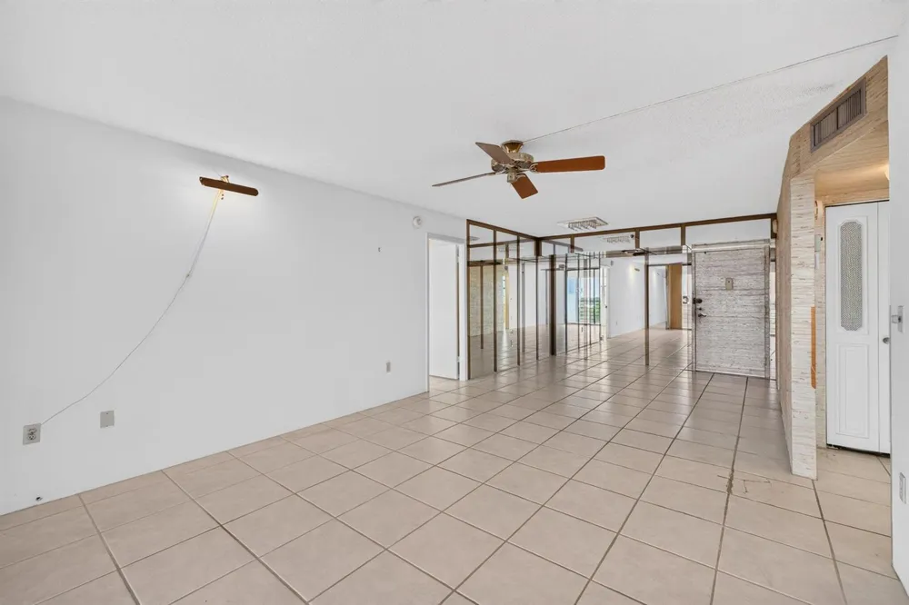 1100 St Charles Place #PH3 Pembroke Pines, FL 33026