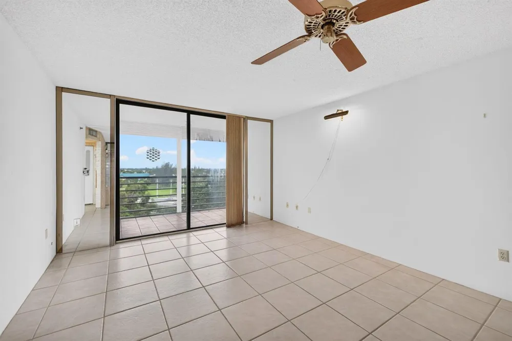 1100 St Charles Place #PH3 Pembroke Pines, FL 33026