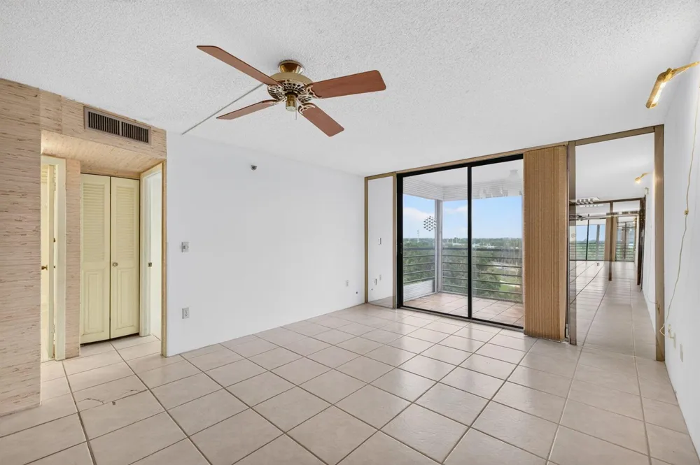 1100 St Charles Place #PH3 Pembroke Pines, FL 33026