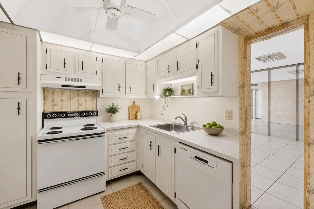 1100 St Charles Place #PH3 Pembroke Pines, FL 33026