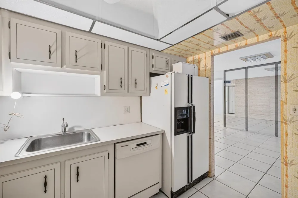 1100 St Charles Place #PH3 Pembroke Pines, FL 33026