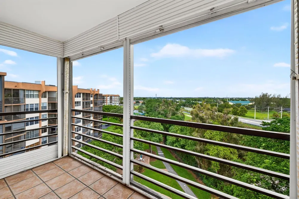 1100 St Charles Place #PH3 Pembroke Pines, FL 33026