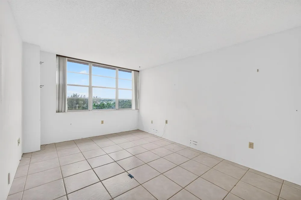 1100 St Charles Place #PH3 Pembroke Pines, FL 33026