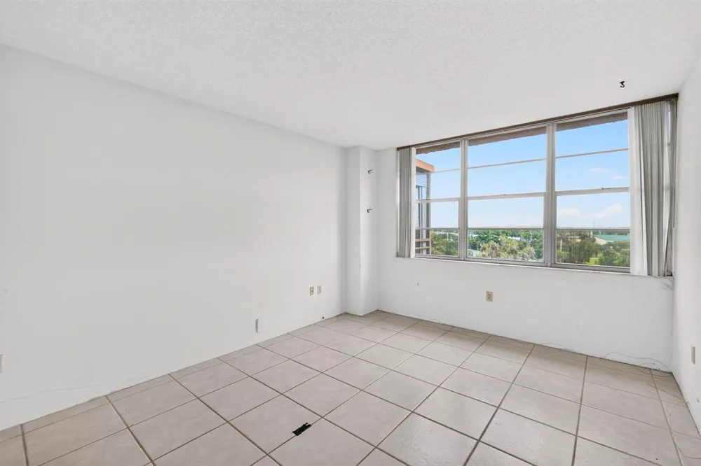1100 St Charles Place #PH3 Pembroke Pines, FL 33026