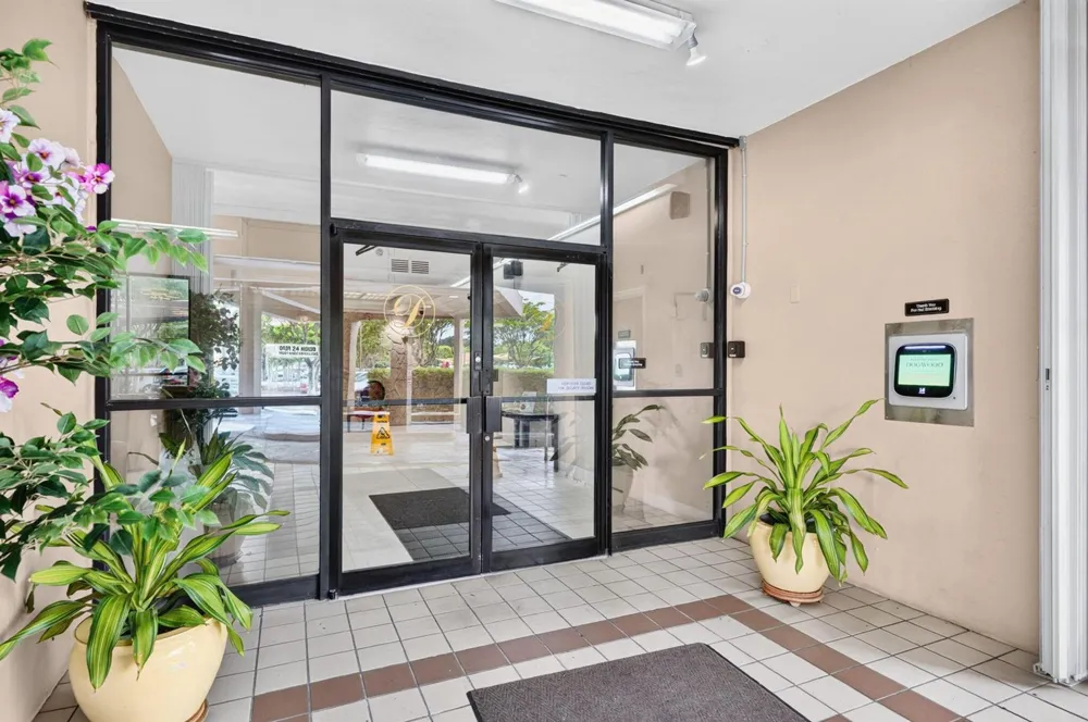 1100 St Charles Place #PH3 Pembroke Pines, FL 33026
