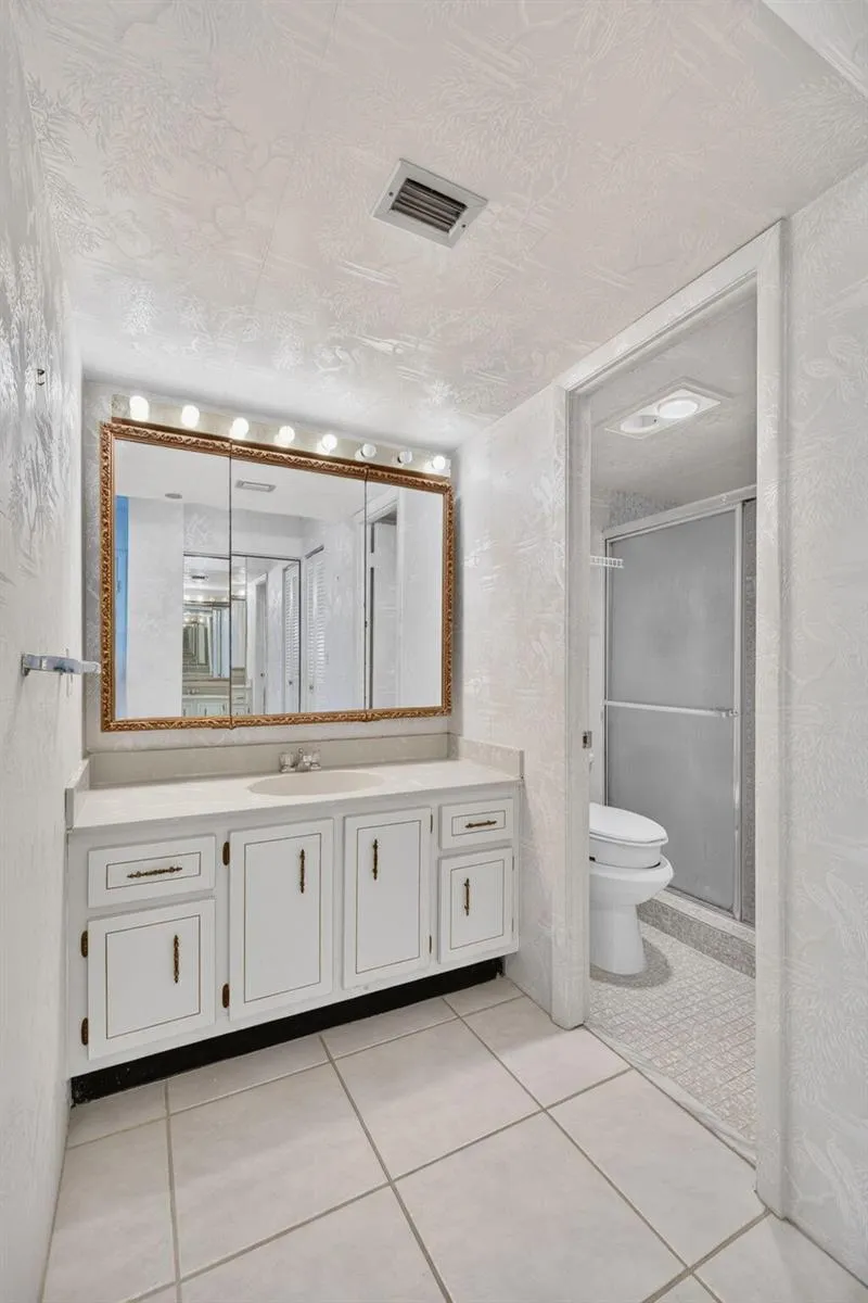 1100 St Charles Place #PH3 Pembroke Pines, FL 33026