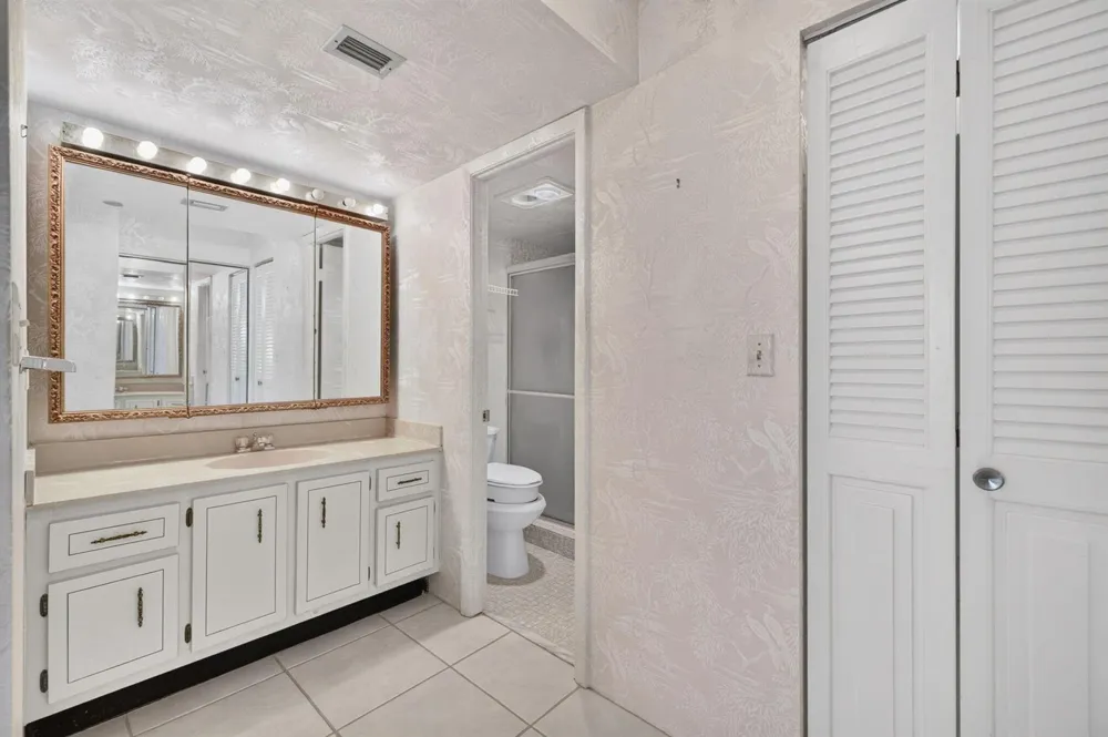 1100 St Charles Place #PH3 Pembroke Pines, FL 33026