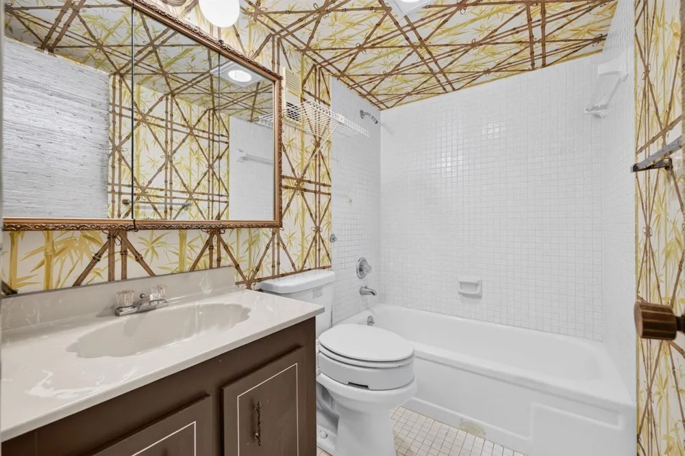 1100 St Charles Place #PH3 Pembroke Pines, FL 33026