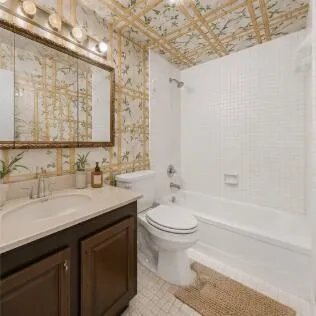 1100 St Charles Place #PH3 Pembroke Pines, FL 33026