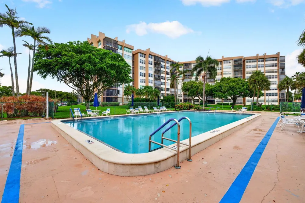 1100 St Charles Place #PH3 Pembroke Pines, FL 33026