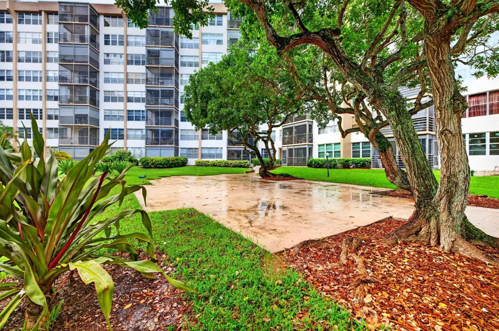 1100 St Charles Place #PH3 Pembroke Pines, FL 33026