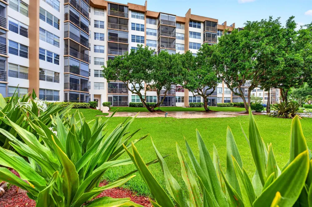 1100 St Charles Place #PH3 Pembroke Pines, FL 33026