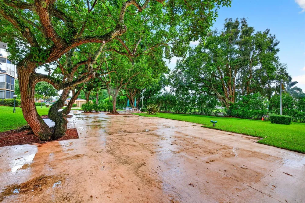 1100 St Charles Place #PH3 Pembroke Pines, FL 33026