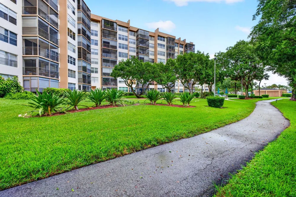 1100 St Charles Place #PH3 Pembroke Pines, FL 33026