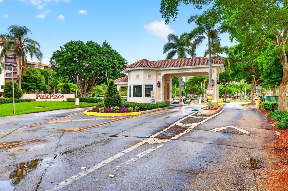 1100 St Charles Place #PH3 Pembroke Pines, FL 33026