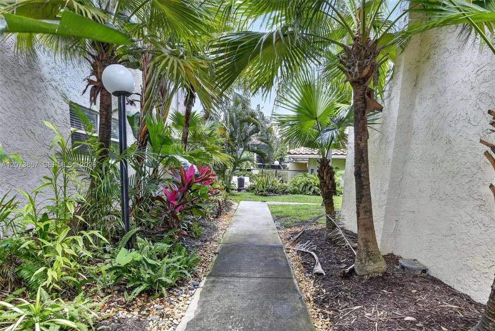 5240 NE 6th Ave #H26 Oakland Park, FL 33334