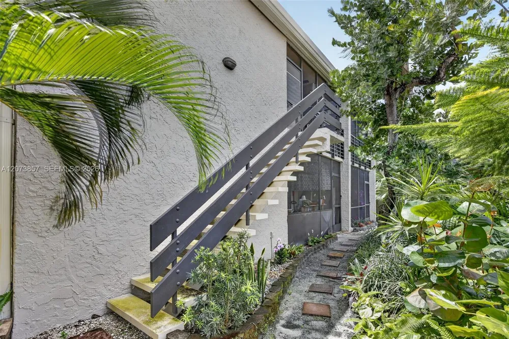 5240 NE 6th Ave #H26 Oakland Park, FL 33334